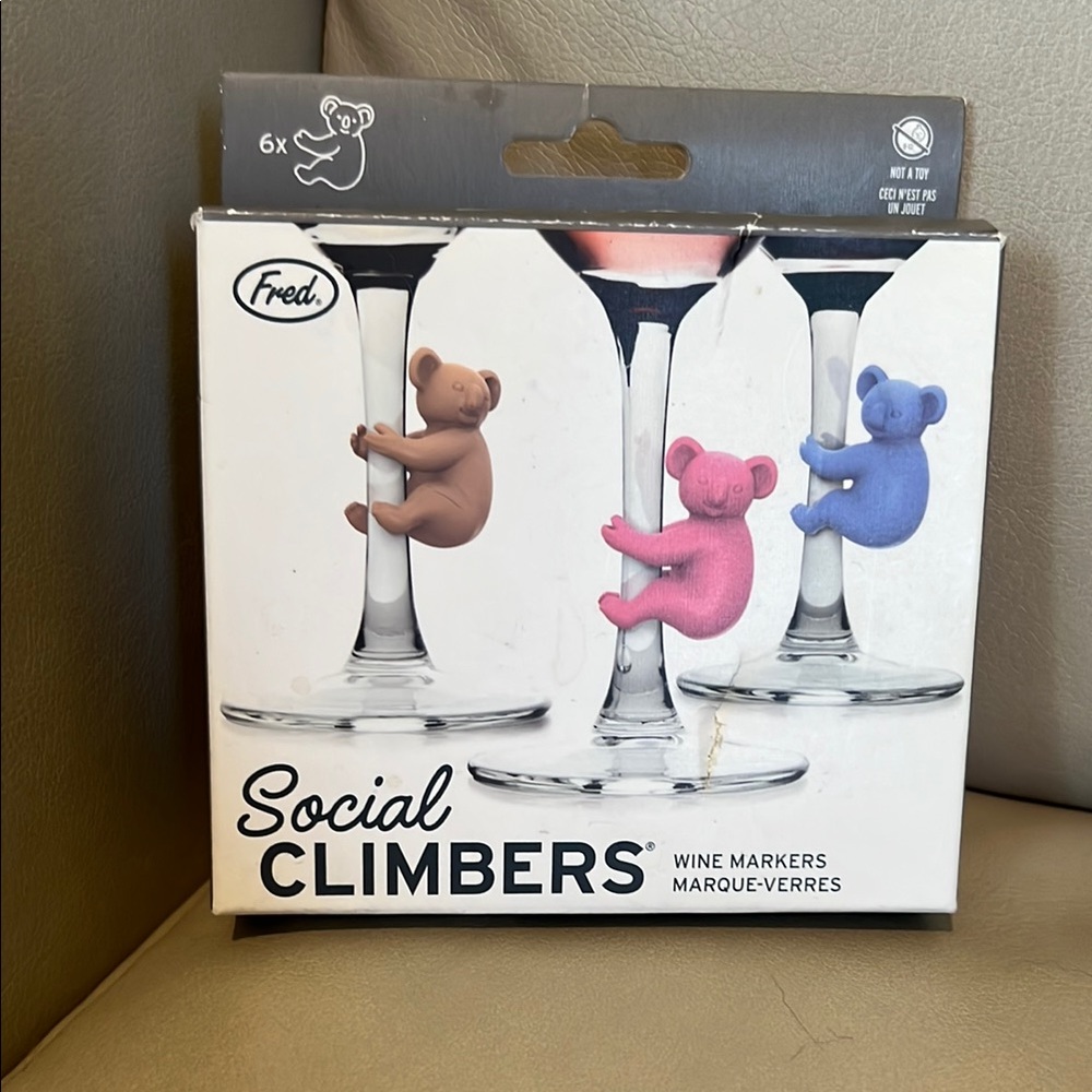 📦 Fred Social Climbers Bear Wine Markers Set
